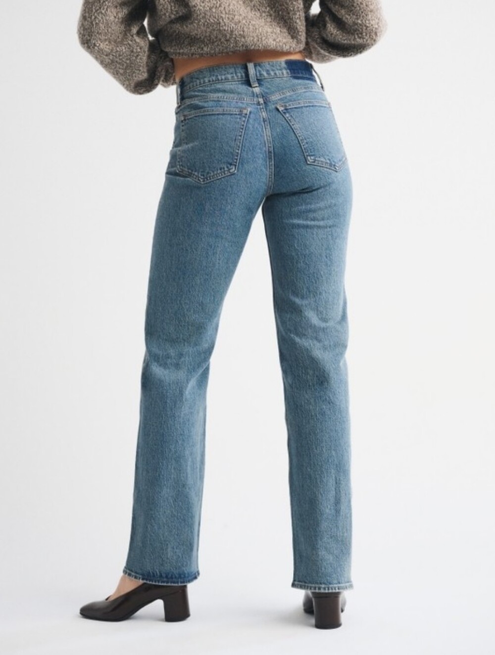 Abercrombie & Fitch The 90s Relaxed Jean High Rise